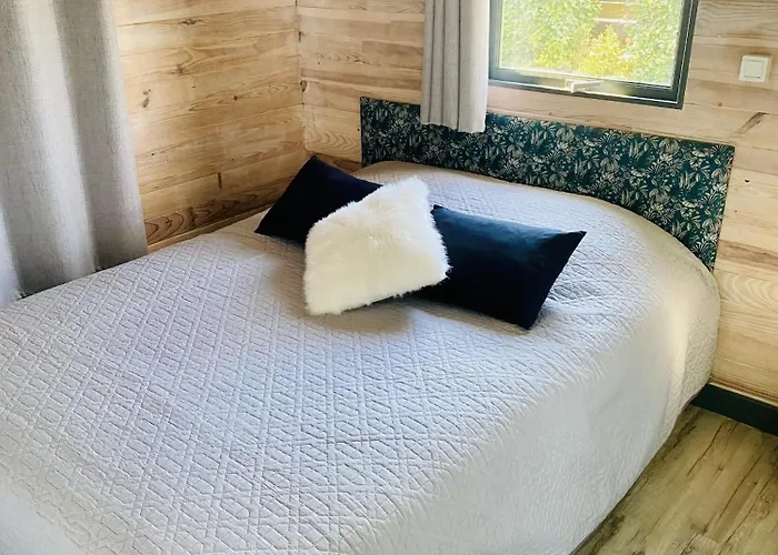 Chalet Atypique Au Calme Avec Emplacement Idéal Soubise